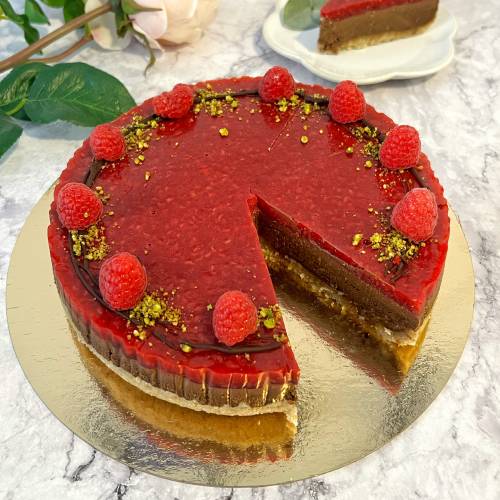 tarta vegana, sin gluten y sin azúcar de chocolate y frambuesa