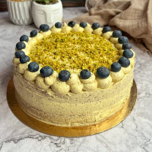 Pastel de limón y pistacho con arándanos