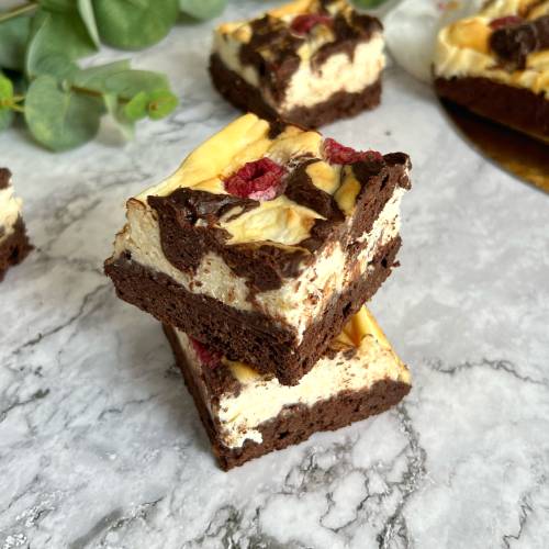 Porciones de brownie cheesecake sin gluten en Dulces Free